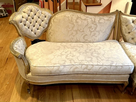 Exquisite Vintage 3-Piece Sectional: Timeless Elegance and Unparalleled Comfort Cover