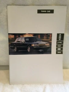 1992 LINCOLN TOWN CAR "EXECUTIVE SIGNATURE CARTIER" SHOWROOM BROCHURE "NOS" - Picture 1 of 5