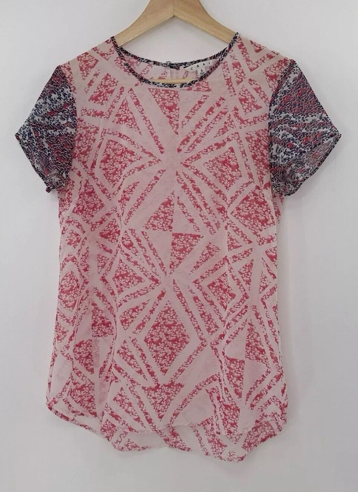 Blusa Top Transparente Floral Geométrica Coqueta CAbi Para Mujer Talla Pequeña, Preppy Carrera Foto 1 de 4