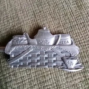 Souvenir Spoon Picnic Basket - Picture 1 of 3