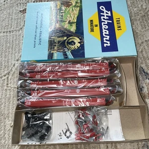 HO Athearn Sante Fe Gunderson Maxi III Brunnenwagen 5 Stück Set Bausatz #5918 - Bild 1 von 3