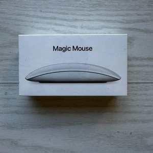 Apple Magic Mouse 2 MLA02LL/A Bezprzewodowa Bluetooth Multi-Touch Akumulator Mac - Zdjęcie 1 z 2