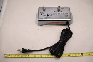 Radio Shack 15-1113B 20dB Signal Amplifier UHF/VHF/FM #15-1113B 1117VAC 60 Hz - Picture 1 of 3