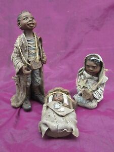 Vintage SARAH'S ATTIC 3 piezas resina belén africano hombre mujer y bebé en conjunto de cuna