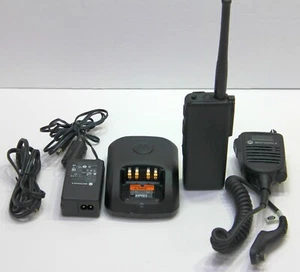 TESTED MOTOROLA APX APX3000 UHF R1 380-470 MHZ DIGITAL RADIO P25 TDMA BLUETOOTH - Picture 1 of 5