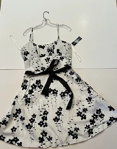 A.P.N.Y Woman Black White Floral Fit & Flare Dress Sleeveless Size 12 Nwt $35 - Picture 1 of 12