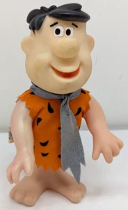 Modellino giocattolo plastica Fred Flintstones vintage anni 70 Dakin & Company Hong Kong 7,5" - Foto 1 di 20