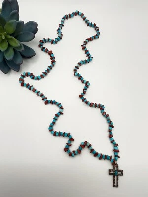 "Collar de cuentas rojo y turquesa de 18"" con colgante de cruz de cobre"  Foto 1 de 4
