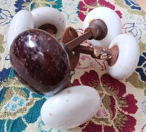 Antiker Porzellan Türknauf 3er Set - Architekturbergung - rostige Spindeln - Bild 1 von 19