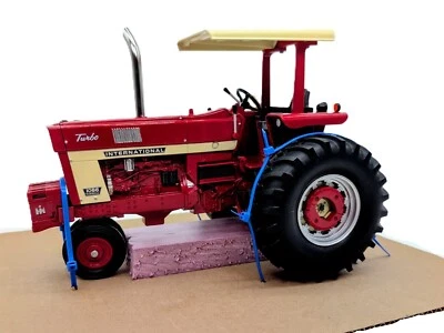 1/16 Custom International Harvester 1066 Narrow Front - Image 1 of 4