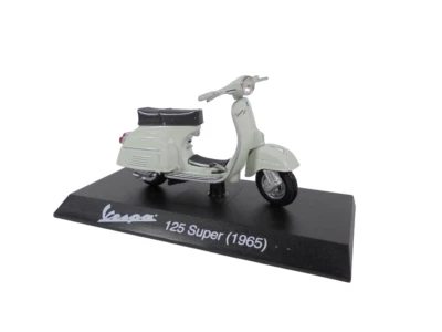 Piaggio Vespa 125 Super (1965) - 1/18 Maisto Scooter Moto Miniature S2003 - Photo 1/3