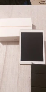 APPLE IPAD TABLET 9,7 POLLICI 5 GENERAZIONE 32GB Wi-Fi - ORO - Foto 1 di 4