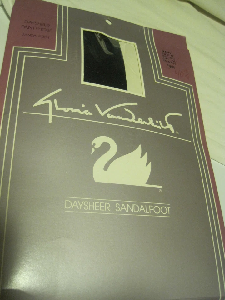 De colección Nuevo de Lote Antiguo Gloria Vanderbilt Talla A Daysheer Pantimedias Sandalia -Nylon-BLANCO APAGADO Foto 1 de 1