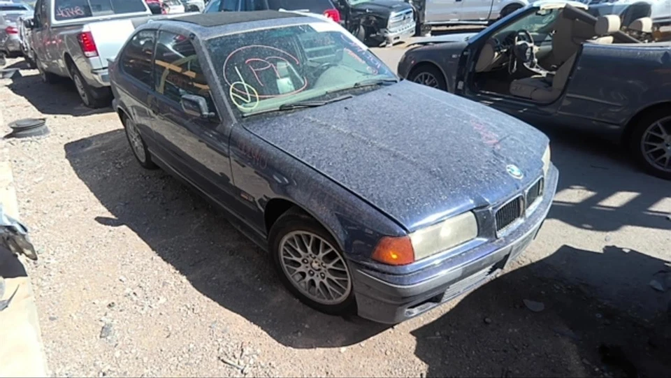 Conjunto de purificador de ar usado serve: 1996 BMW 318I grau A - Imagem 1 de 4