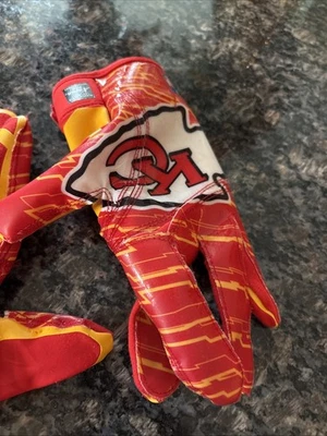 Guantes de fútbol americano Wilson Kansas City talla mediana para hombre Foto 1 de 4