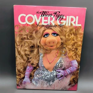 Muppets 1981 Miss Piggy Cover Girl Fantasy Wandkalender mit Mittelfaltung VERSIEGELT NEU - Bild 1 von 10