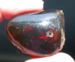 Bellissima pietra preziosa forata fossile rubino rosso AMBRA per gioielleria 11,8 grammi - Foto 1 di 9