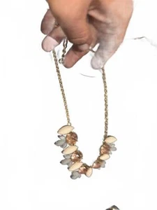 Elegant Golden Floral Statement Necklace - Picture 1 of 1