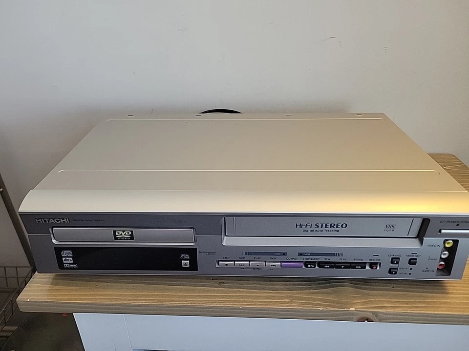 HITACHI DVD/VCR COMBO MP3 PLAYBACK MODEL DV-PF2U NO REMOTE TESTED - Image 1 of 4