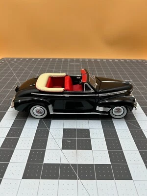 Universal Hobbies Eagle Collectibles 1:18 1941 Chevrolet Deluxe Convertible - Image 1 of 4