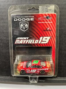 1/64 Action Evernham Motorsports #19 Jeremy Mayfield 2002 intrépido R/T rojo - Imagen 1 de 2