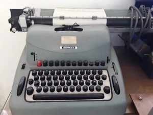 olivetti macchina da scrivere elettrica LEXIKON 80 E. - Foto 1 di 3
