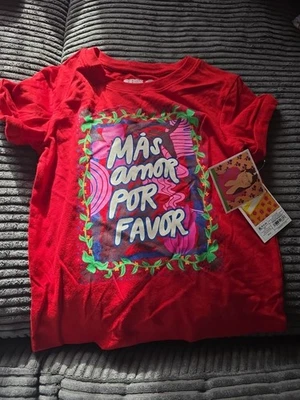 Camiseta manga corta LATINO Heritage Month roja con estampado gráfico talla mediana Foto 1 de 3