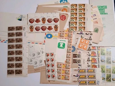 Colección de estampillas y sobres vintage varios años 70 80 sin usar  Foto 1 de 4