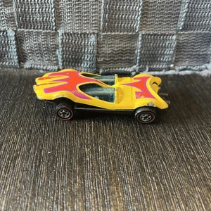 Coche fundido a presión amarillo Hot Wheels Redline 1969 Swingin Wing vintage PARA REPUESTOS - Imagen 1 de 6
