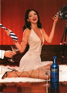 2002 - PRINT AD - SKYY VODKA - SKYY # 57 "STARLET" - SEXY DRESS HIGH HEELS - Picture 1 of 1