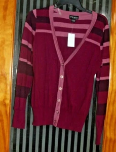 TALLA S HILO ART TONOS MORADOS CUELLO EN V BOTÓN SUÉTER - Imagen 1 de 2