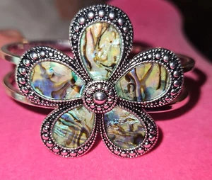 Daisy Abalone Shell Chucky Bracelet - Picture 1 of 3