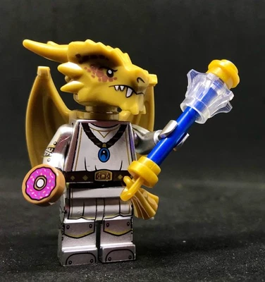 LEGO © PEDESTAL + DUNGEONS & DRAGONS GREEN DRAGONBORN ALAX JADESCALSES GOLD - Image 1 of 4