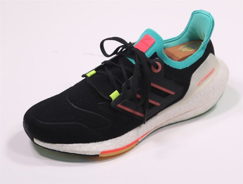 Scarpe da corsa Adidas UltraBoost 22 nere con turbo come nuove uomo US 10