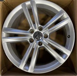 Volkswagen Passat 2012 2013 2014 2015 18" OEM Wheel Rim Bristol 561601025C8Z8 - Picture 1 of 9