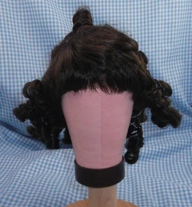 VINTAGE ausgefallene Locken PUPPENPERÜCKE Gr. 12 dunkelbraun Locken & Pony geflochtene Krone unbenutzt - Bild 1 von 6