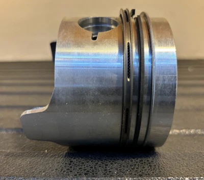 Pistones de motor Borgo con anillos - 84 mm - Juego de 3 - 66.7188 (STD) - Se adapta a Fiat 132 Foto 1 de 4