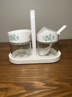 Crema de vidrio y azúcar de colección con tapas de plástico Abundance (Corelle) de Corning con carrito Foto 1 de 4