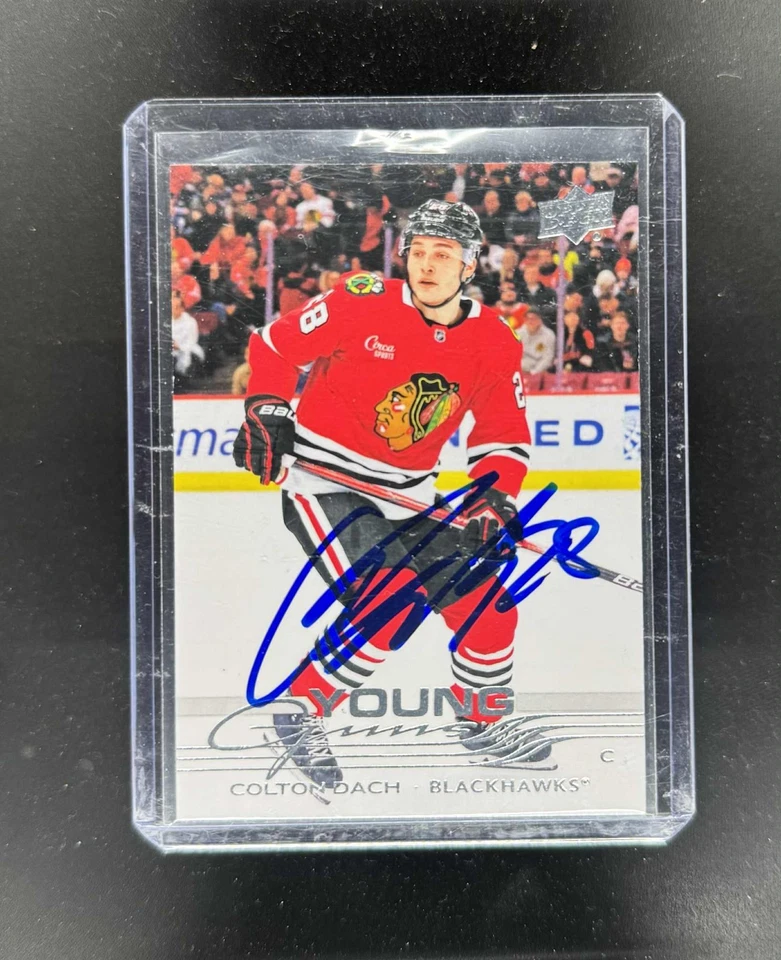 2025-26 Upper Deck 系列 1 - Young Guns Colton Dach #218 新秀签名 — 第 1/1 张图片