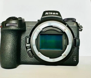 Nikon Z 7II 45.7 MP Vollformat Kamera Sehr Guter Zustand - Bild 1 von 9