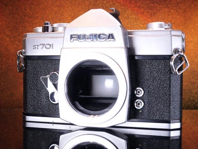 Cámara réflex analógica Fujica ST701 SLR plateada # 5063738 Foto 1 de 4