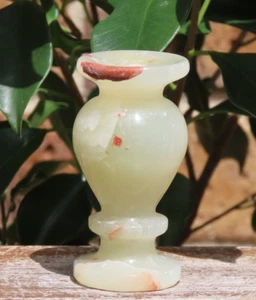 Green Onyx Crystal Vase or Display Stand For Most Crystal Spheres 72mm Tall 137g - Picture 1 of 6