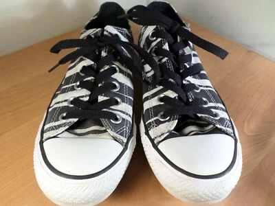 Zapatos de lona Converse All Star para mujer talla 8 negros blancos a rayas - muy bonitos  Foto 1 de 4