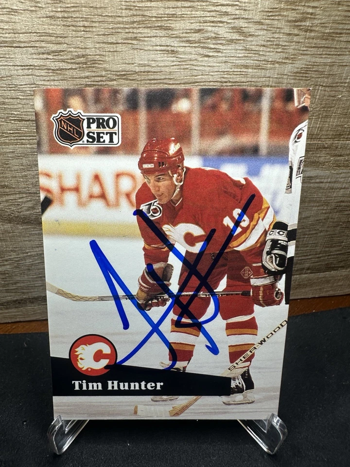 1991 Pro Set Tim Hunter #366 - Calgary Flames In-Person ON-CARD AUTO - Image 1 of 2