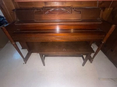 Piano vertical Story & Clark 88 teclas 3 pedales Foto 1 de 4