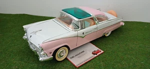 FORD FAIRLANE CROWN VICTORIA 1955 rose clair au 1/18 YAT MING ROAD TOUGH LEGENDS - Picture 1 of 8