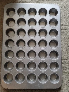 Chicago Metallic 45575 Cupcake/Muffinform, 35 Formen - Bild 1 von 4