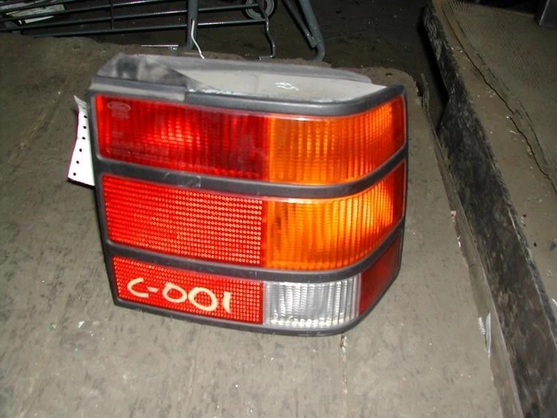 88 89 MERKUR СКОРПИОН ПРАВЫЙ ЗАДНИЙ ФОНАРЬ ЛАМПА ОБЪЕКТИВ СКОРПИОН  - Изображение 1 из 1