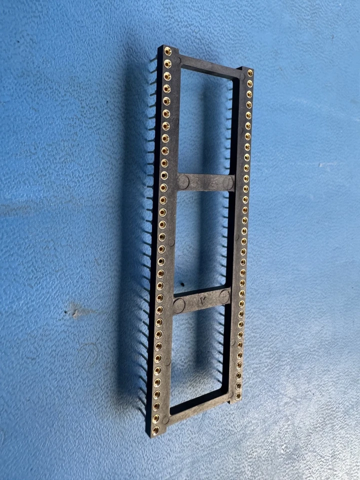 AMP 864-AG11D-ES Connector - Image 1 of 1