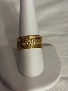 Beautiful Gold Tone Filigree Ring (size 8.5) with Pouch for any occasion - Picture 1 of 10